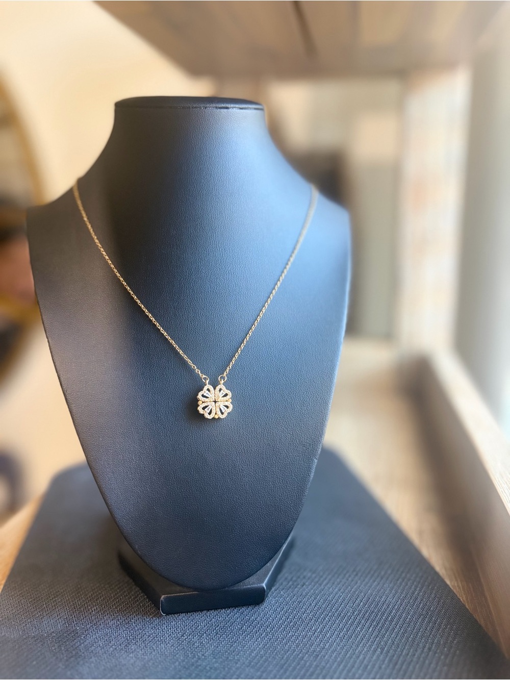 Gold Clover Pendant Necklace - Women Jewelry
Pendant Can be used open or closed